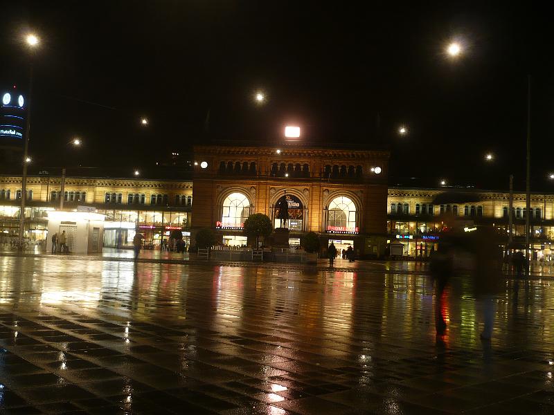 HBF bei Nacht.JPG